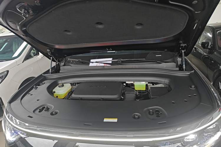 Used Hima AITO M8 2025 Extended-Range Max Version 37 kWh 5-Seater Engine Bay
