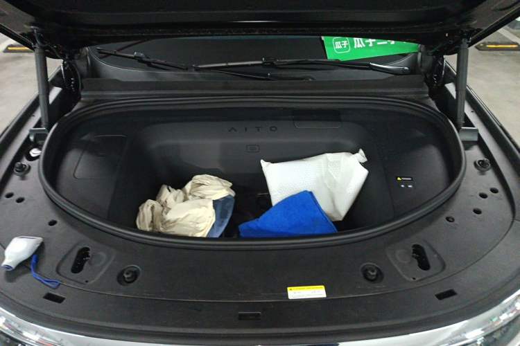 Used Hima AITO M8 2025 Model Pure Electric Ultra Six-Seat Four-Wheel-Drive Version Engine Bay