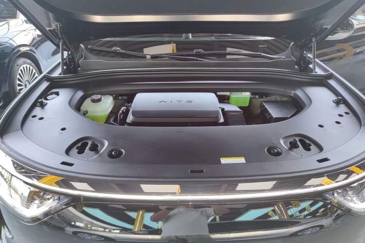Used Hima AITO M8 2025 Extended-Range Max+ Version 53.4 kWh 5-Seater Edition Engine Bay