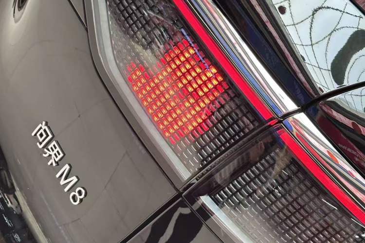 Used Hima AITO M8 2025 Extended-Range Max+ Version 53.4 kWh 6-Seater Edition Exterior 12