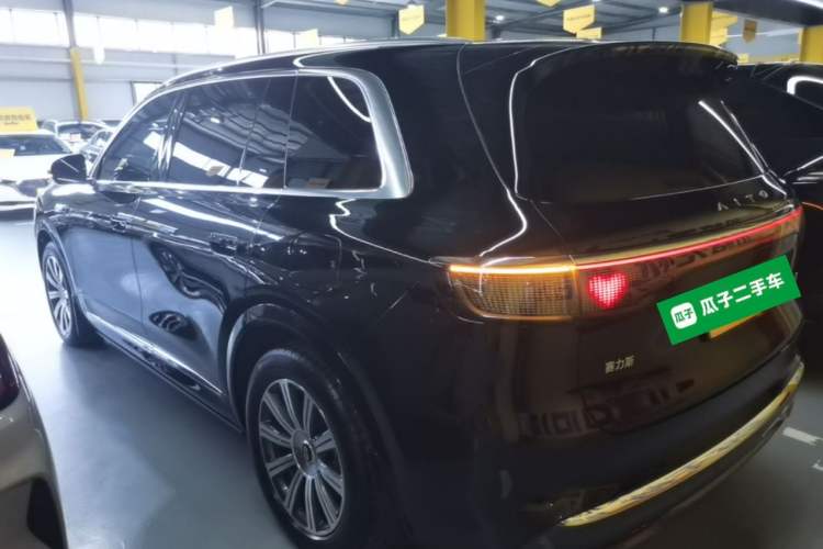 Used Hima AITO M8 2025 Extended-Range Max+ Version 53.4 kWh 5-Seater Edition Exterior 2