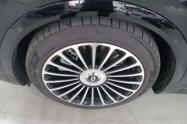 Used Hima AITO M8 2025 Extended-Range Max+ Version 53.4 kWh 5-Seater Edition Exterior 2