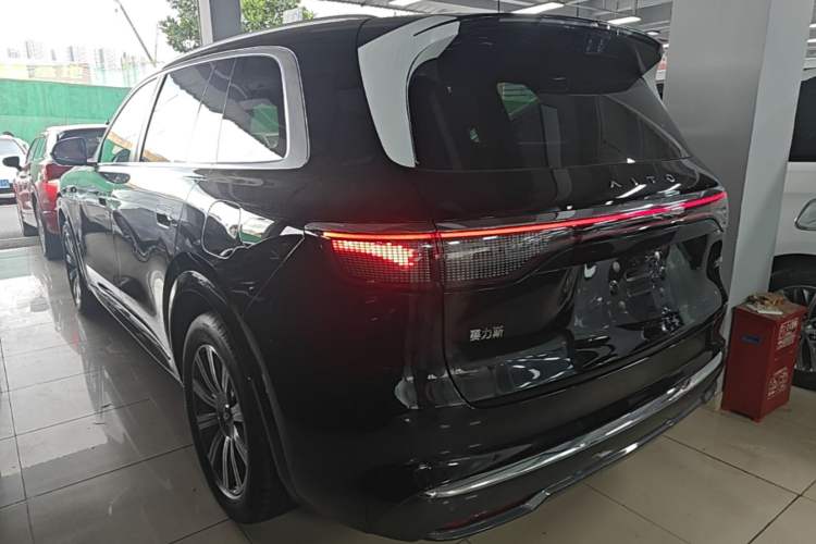 Used Hima AITO M8 2025 Extended-Range Max Version 37 kWh 5-Seater Exterior 2