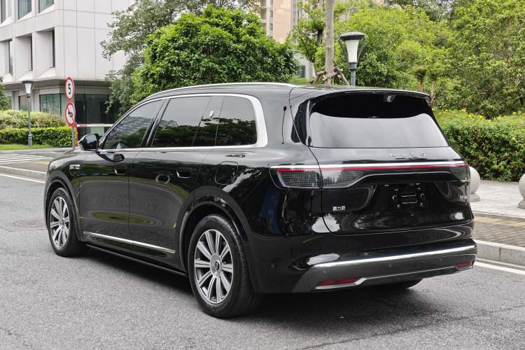 Used Hima AITO M8 2025 Extended-Range Max+ Version 53.4 kWh 6-Seater Edition Exterior 3
