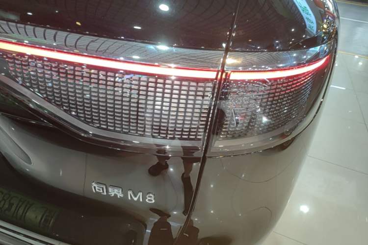 Used Hima AITO M8 2025 Extended-Range Max+ Version 53.4 kWh 6-Seater Edition Exterior 3