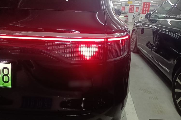 Used Hima AITO M8 2025 Extended-Range Max+ Version 53.4 kWh 6-Seater Edition Exterior 3