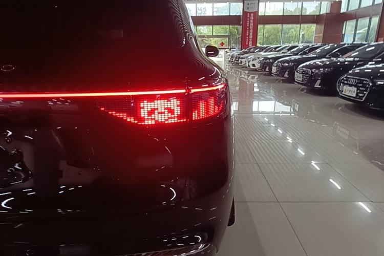 Used Hima AITO M8 2025 Extended-Range Max+ Version 53.4 kWh 5-Seater Edition Exterior 3