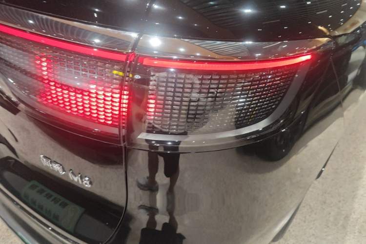 Used Hima AITO M8 2025 Extended-Range Max+ Version 53.4 kWh 6-Seater Edition Exterior 3