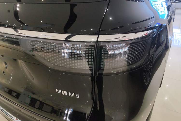 Used Hima AITO M8 2025 Extended-Range Max+ Version 53.4 kWh 6-Seater Edition Exterior 3