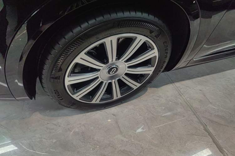Used Hima AITO M8 2025 Extended-Range Max Version 37 kWh 5-Seater Exterior 4