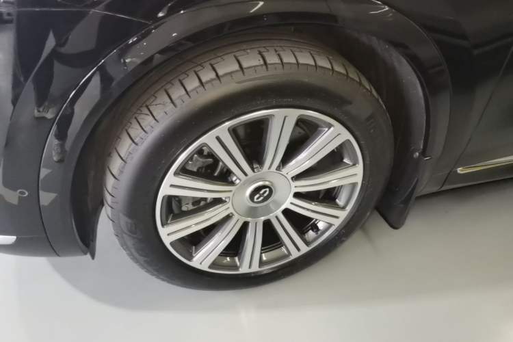 Used Hima AITO M8 2025 Extended-Range Max+ Version 53.4 kWh 5-Seater Edition Exterior 4