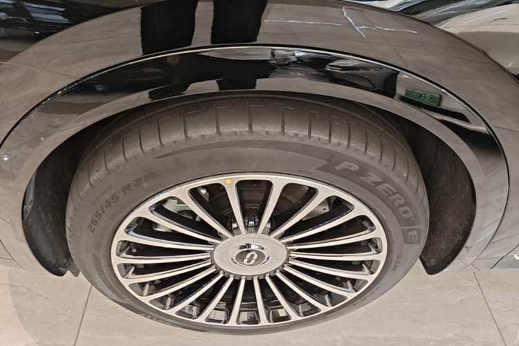 Used Hima AITO M8 2025 Extended-Range Ultra Version 53.4 kWh 6-Seater Edition Exterior 4
