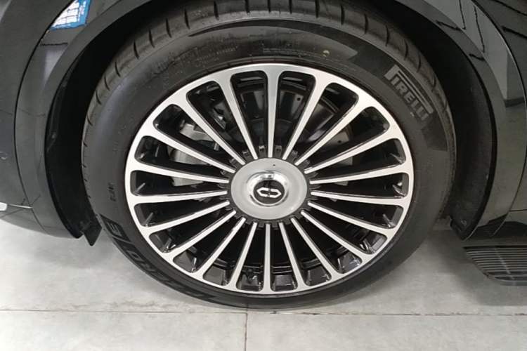 Used Hima AITO M8 2025 Extended-Range Ultra Version 53.4 kWh 6-Seater Edition Exterior 4
