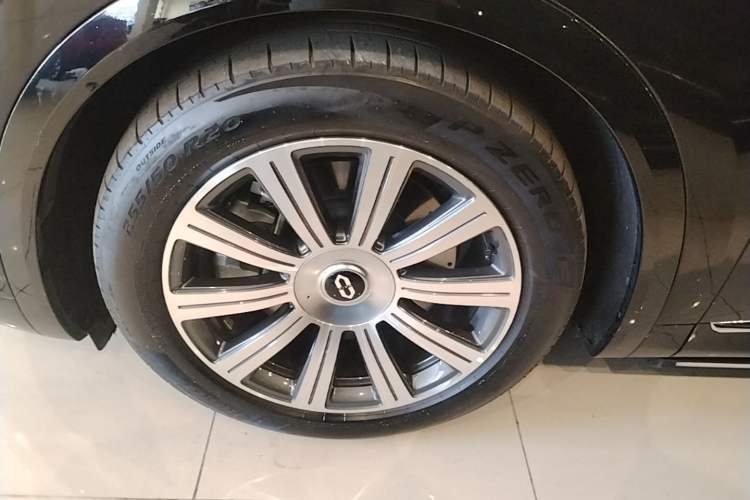Used Hima AITO M8 2025 Extended-Range Ultra Version 53.4 kWh 6-Seater Edition Exterior 4