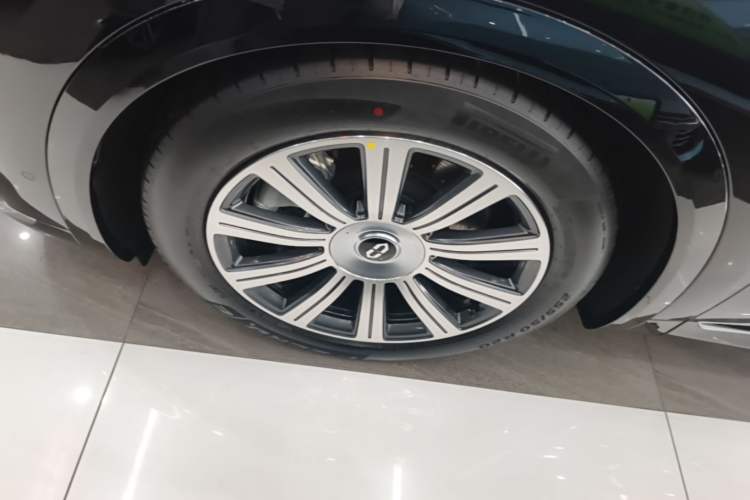 Used Hima AITO M8 2025 Extended-Range Max+ Version 53.4 kWh 6-Seater Edition Exterior 4