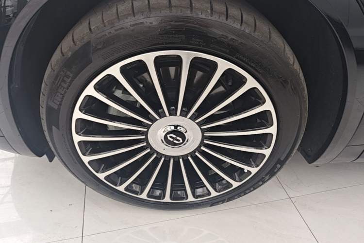 Used Hima AITO M8 2025 Extended-Range Max+ Version 53.4 kWh 5-Seater Edition Exterior 4