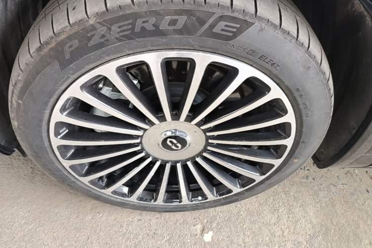 Used Hima AITO M8 2025 Extended-Range Ultra Version 53.4 kWh 6-Seater Edition Exterior 4