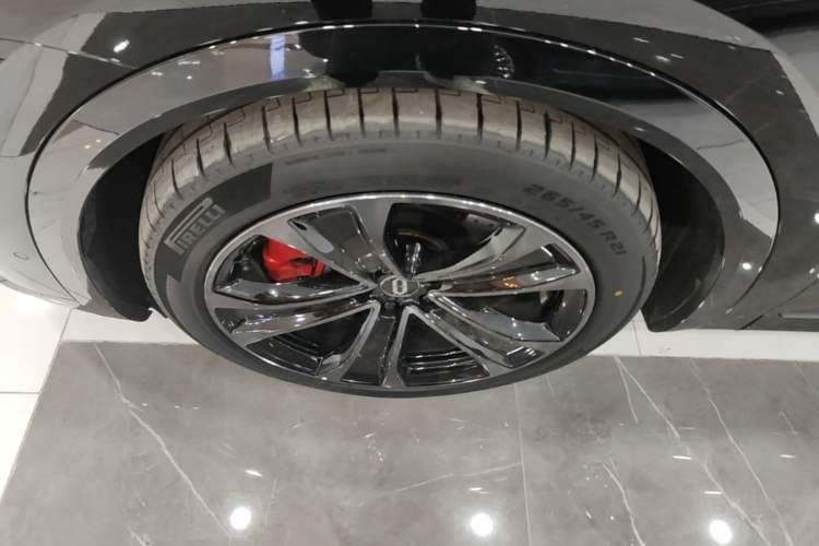 Used Hima AITO M8 2025 Extended-Range Ultra Version 53.4 kWh 5-Seater Edition Exterior 4