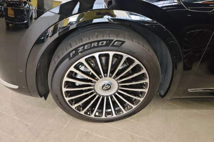 Used Hima AITO M8 2025 Extended-Range Ultra Version 53.4 kWh 6-Seater Edition Exterior 4