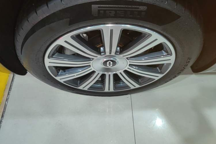 Used Hima AITO M8 2025 Extended-Range Max+ Version 53.4 kWh 6-Seater Edition Exterior 4