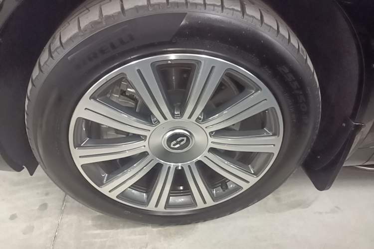 Used Hima AITO M8 2025 Extended-Range Max+ Version 53.4 kWh 6-Seater Edition Exterior 4