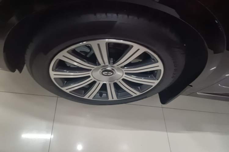 Used Hima AITO M8 2025 Extended-Range Max+ Version 53.4 kWh 5-Seater Edition Exterior 4