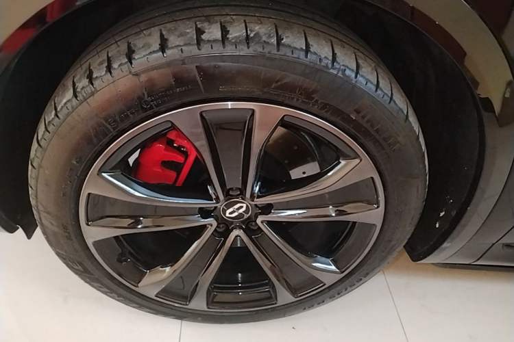 Used Hima AITO M8 2025 Extended-Range Max+ Version 53.4 kWh 6-Seater Edition Exterior 4