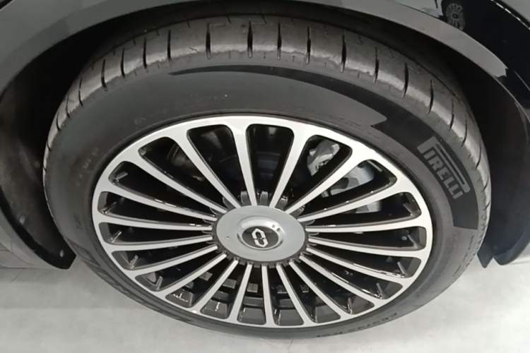 Used Hima AITO M8 2025 Extended-Range Ultra Version 53.4 kWh 6-Seater Edition Exterior 4