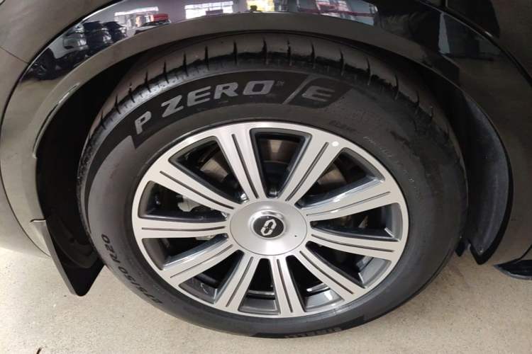 Used Hima AITO M8 2025 Extended-Range Max+ Version 53.4 kWh 6-Seater Edition Exterior 5