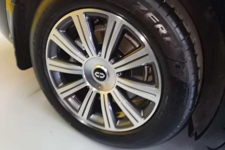 Used Hima AITO M8 2025 Extended-Range Max+ Version 53.4 kWh 5-Seater Edition Exterior 5