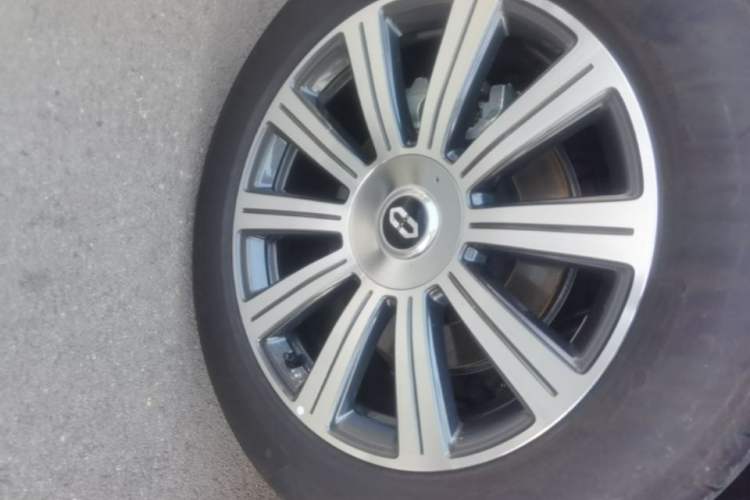 Used Hima AITO M8 2025 Extended-Range Max+ Version 53.4 kWh 5-Seater Edition Exterior 5