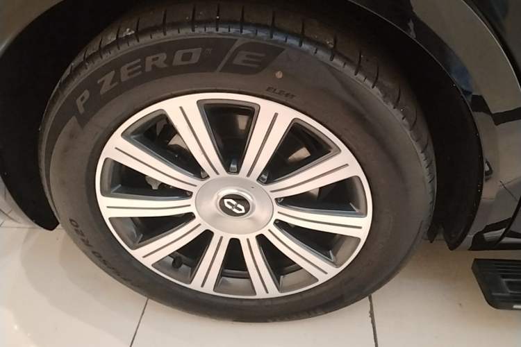 Used Hima AITO M8 2025 Extended-Range Ultra Version 53.4 kWh 6-Seater Edition Exterior 5