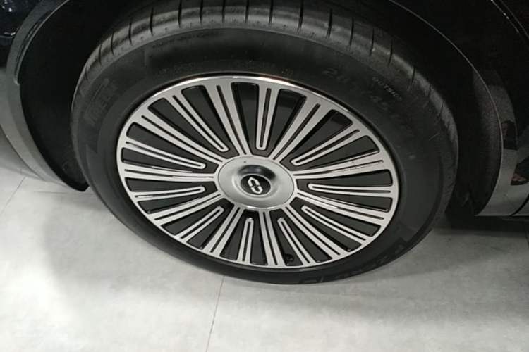Used Hima AITO M8 2025 Extended-Range Max+ Version 53.4 kWh 5-Seater Edition Exterior 5