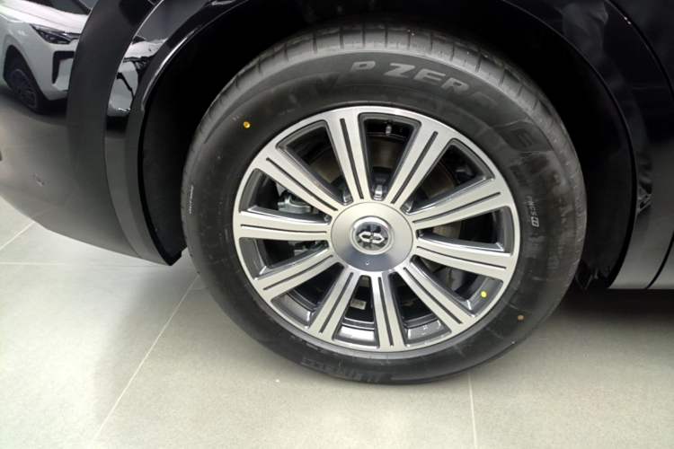 Used Hima AITO M8 2025 Extended-Range Max+ Version 53.4 kWh 6-Seater Edition Exterior 5