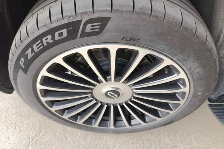 Used Hima AITO M8 2025 Extended-Range Ultra Version 53.4 kWh 6-Seater Edition Exterior 5