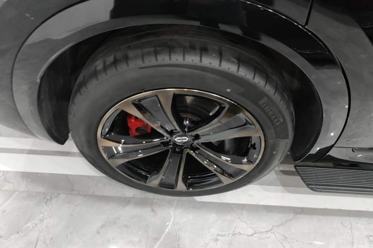 Used Hima AITO M8 2025 Extended-Range Ultra Version 53.4 kWh 5-Seater Edition Exterior 5