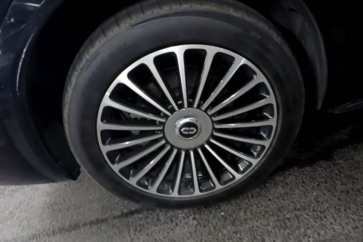 Used Hima AITO M8 2025 Extended-Range Max+ Version 53.4 kWh 6-Seater Edition Exterior 5