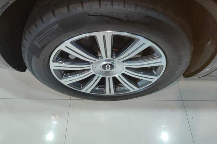 Used Hima AITO M8 2025 Extended-Range Max+ Version 53.4 kWh 6-Seater Edition Exterior 5