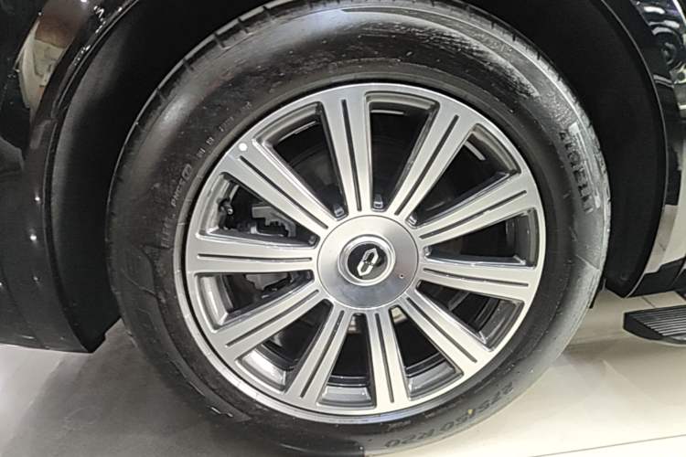 Used Hima AITO M8 2025 Extended-Range Max+ Version 53.4 kWh 5-Seater Edition Exterior 5