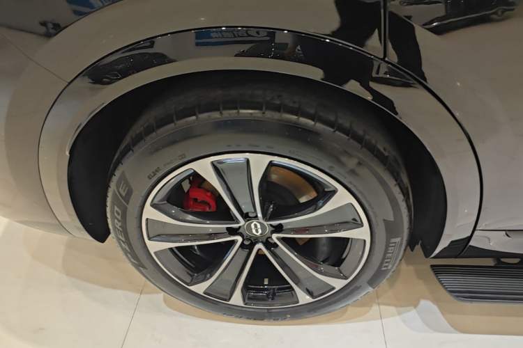 Used Hima AITO M8 2025 Extended-Range Ultra Version 53.4 kWh 6-Seater Edition Exterior 5