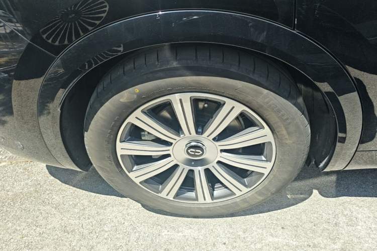 Used Hima AITO M8 2025 Extended-Range Max+ Version 53.4 kWh 5-Seater Edition Exterior 5