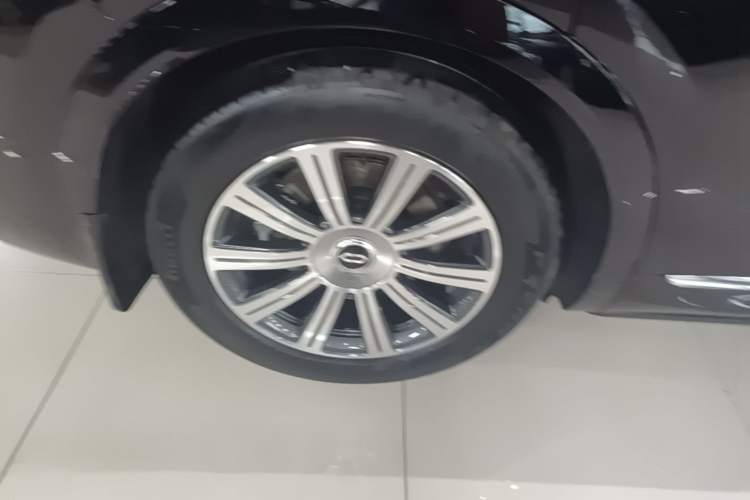 Used Hima AITO M8 2025 Extended-Range Max+ Version 53.4 kWh 5-Seater Edition Exterior 5