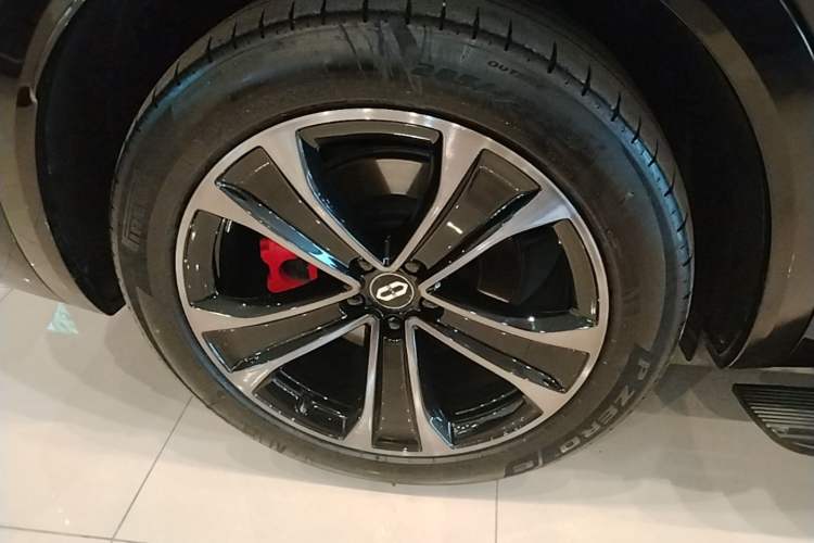 Used Hima AITO M8 2025 Extended-Range Max+ Version 53.4 kWh 6-Seater Edition Exterior 5