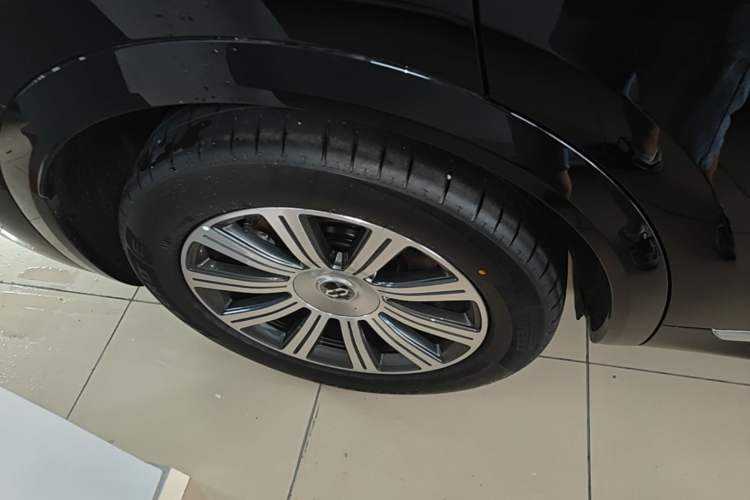 Used Hima AITO M8 2025 Extended-Range Max Version 37 kWh 5-Seater Exterior 5