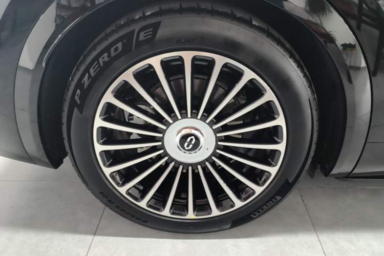 Used Hima AITO M8 2025 Extended-Range Ultra Version 53.4 kWh 6-Seater Edition Exterior 5