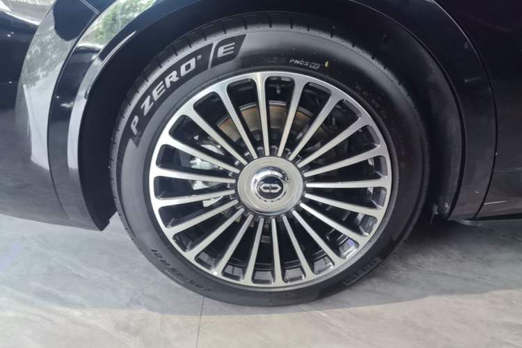 Used Hima AITO M8 2025 Extended-Range Ultra Version 53.4 kWh 6-Seater Edition Exterior 5