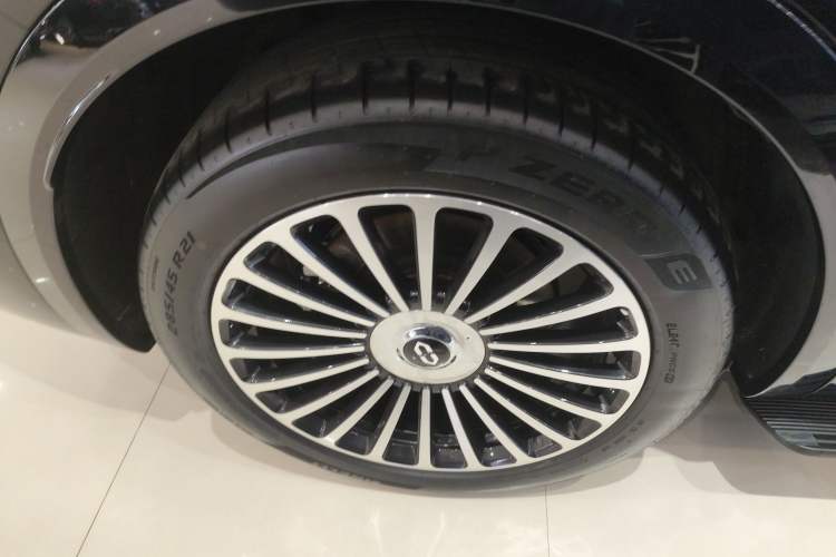 Used Hima AITO M8 2025 Extended-Range Max+ Version 53.4 kWh 6-Seater Edition Exterior 5