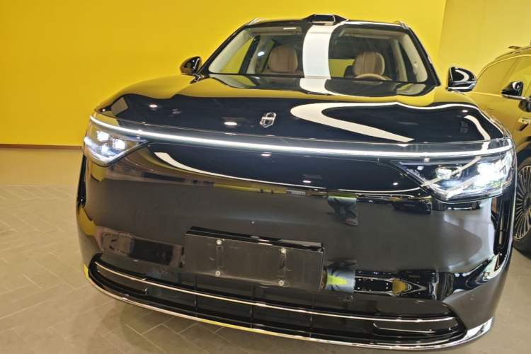 Used Hima AITO M8 2025 Extended-Range Ultra Version 53.4 kWh 6-Seater Edition Front