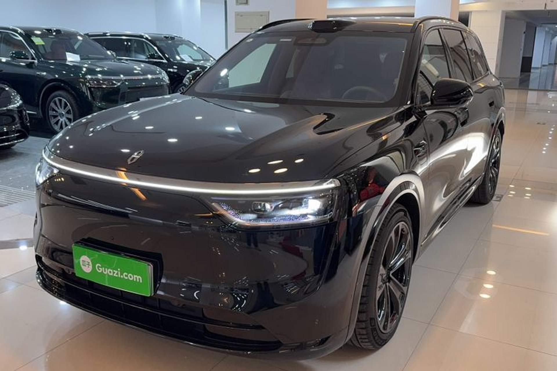 Used Hima AITO M8 2025 Extended-Range Ultra Version 53.4 kWh 5-Seater Edition Front Left 45 Deg