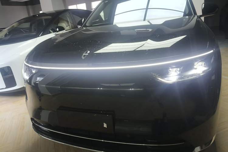 Used Hima AITO M8 2025 Model Range-Extended Max Version 53.4kWh Six-Seater (896-line LiDAR) Front